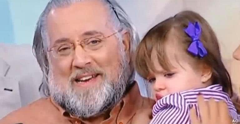 Filha e neta comemoram aniversário de Leão Lobo na TV - Reprodução