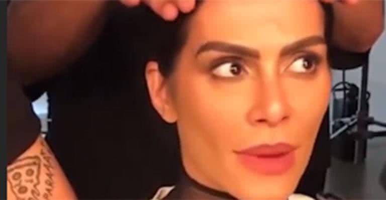 Cleo Pires se irrita com críticas após tapar os seios em vídeo - Reprodução