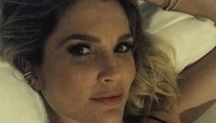 Flávia Alessandra passa perrengue com banheira em hotel - Reprodução