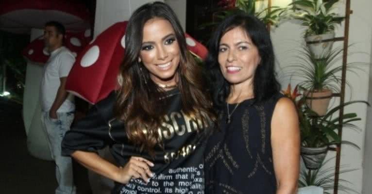 Anitta e Mirian Macedo - AgNews