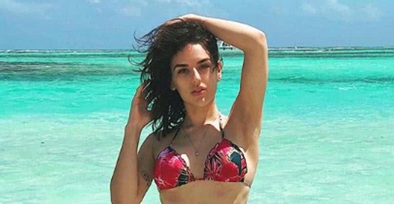 Kéfera posta foto nua para mostrar queimadura nas costas - Reprodução/Instagram