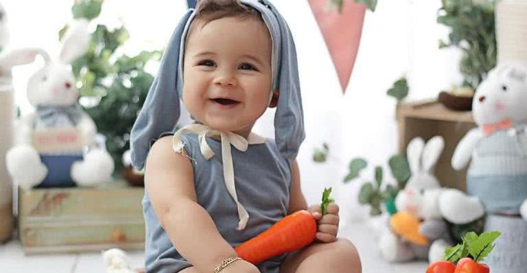 Filho de Zé Neto esbanja fofura em ensaio de Páscoa - Livia Cardoso Fotografia