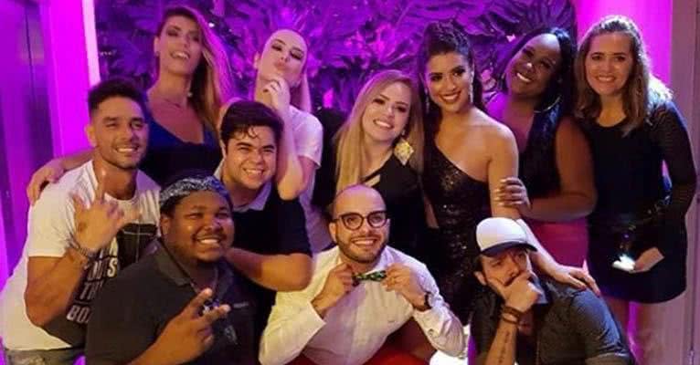 Vivian Amorim completa 25 anos em festa com ex-BBBs - Reprodução/Instagram