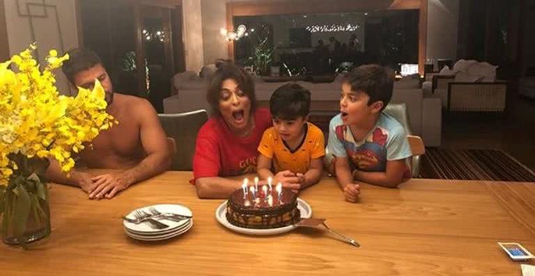 Juliana Paes mostra foto de sua festa de aniversário em família - Reprodução / Instagram