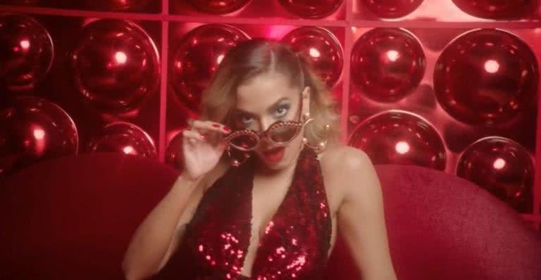 Anitta lança clipe em festa e decepciona fãs com atraso - Reprodução