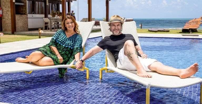 Em Porto de Galinhas, Antonio Calloni e a eleita Ilse Rodrigues comemoram 25 anos de união - THEO HOLANDA