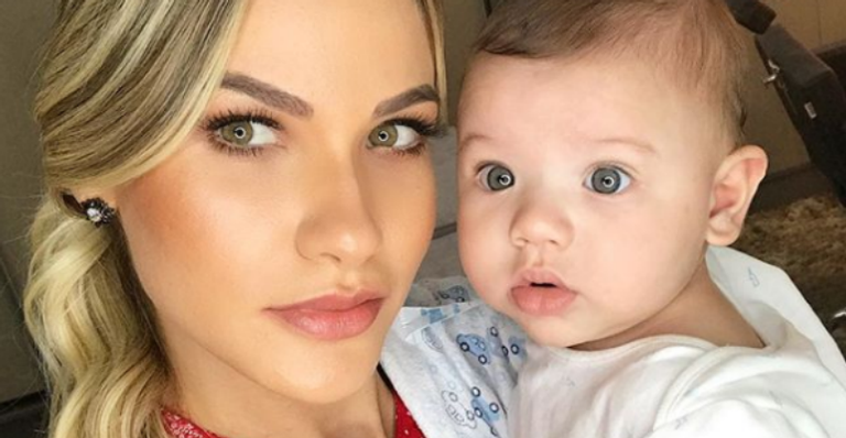 Andressa Suita e o filho, Gabriel - Reprodução Instagram