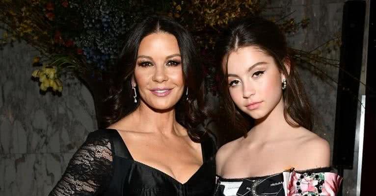 Filha de Catherine Zeta-Jones chama a atenção por beleza - Divulgação