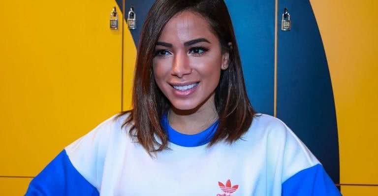 Anitta usa moletom - AG NEWS