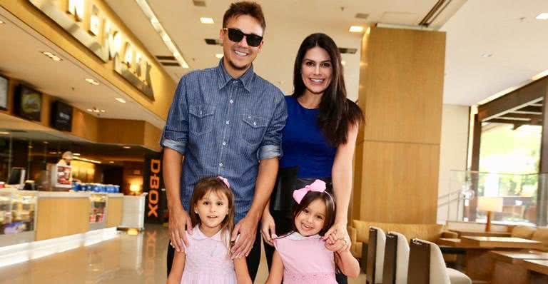 Leandro e Natalia Guimarães levam Maya e Kiara ao cinema - BrazilNews