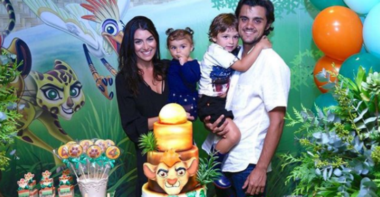 Felipe Simas e Mariana Uhlmann comemoram aniversário de 4 anos do filho - Thaís Galardi/Reprodução Instagram