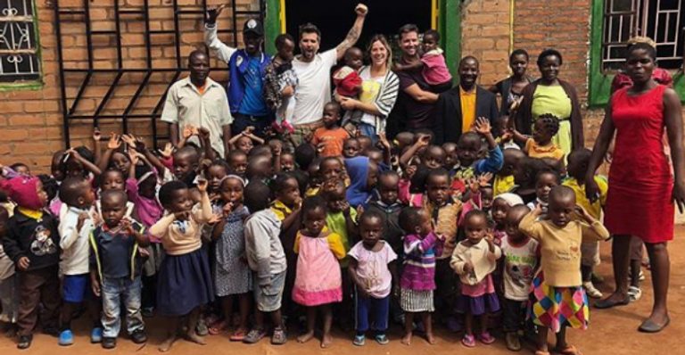 Giovanna Ewbank e Bruno Gagliasso visitam escola no Malauí - Reprodução Instagram