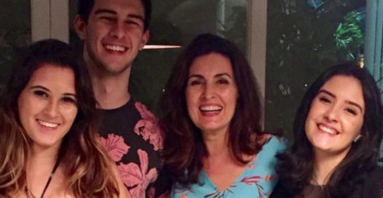 Fátima Bernardes e os filhos, Laura, Vinícius e Beatriz - Reprodução Instagram