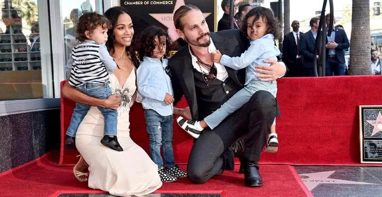 Zoe Saldana conta com a companhia da família ao receber estrela na Calçada da Fama - Getty Images