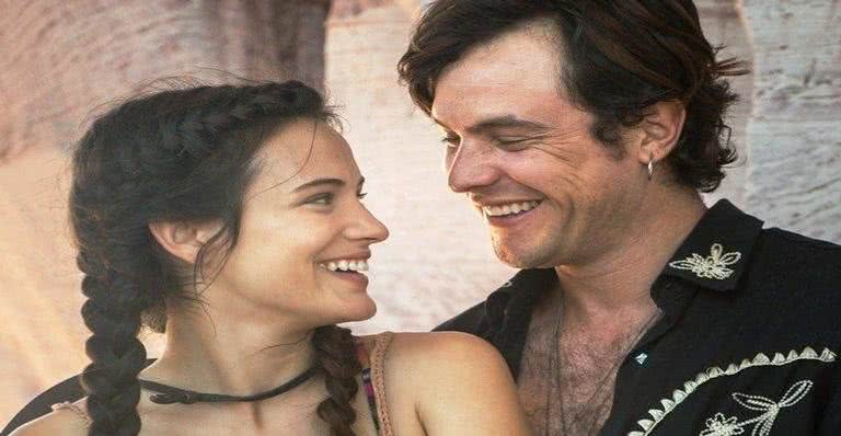 Reprodução / Rede Globo - Sérgio Guizé e Bianca Bin em ''O Outro Lado do Paraíso''