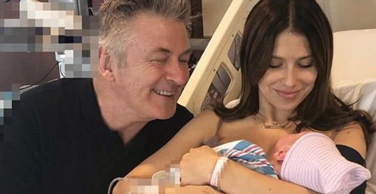 Alec Baldwin, Hilaria e o filho recém-nascido - Reprodução / Instagram