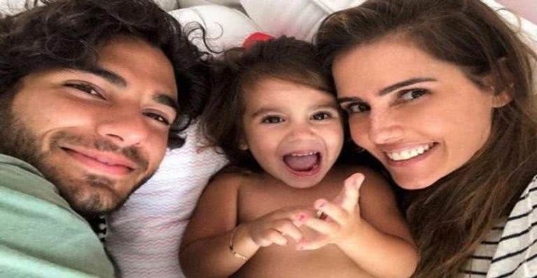 Deborah Secco, Hugo Moura e Maria Flor em momento familiar - Instagram / Reprodução