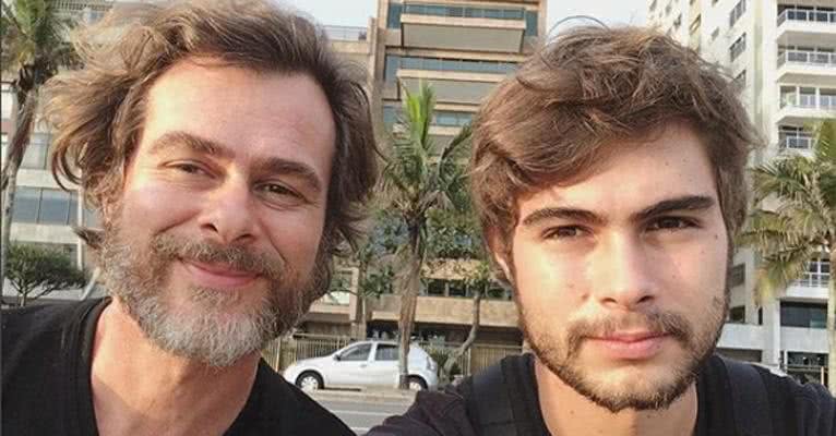 Fofura! Rafael Vitti aparece ainda bebê em foto antiga do pai, João Vitti - Reprodução/Instagram