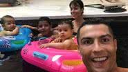 Cristiano Ronaldo e filhos curtindo na piscina - Divulgação/ Instagram