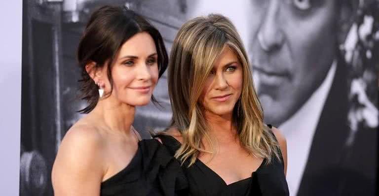 Jennifer Aniston e Courtney Cox se reecontram durante premiação - Getty Images