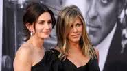 Jennifer Aniston e Courtney Cox se reecontram durante premiação - Getty Images