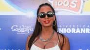 Anitta leva seu cachorro para show no Rio - AgNews