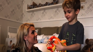 Ana Hickmann e seu filho Alexandre - Reprodução / YouTube