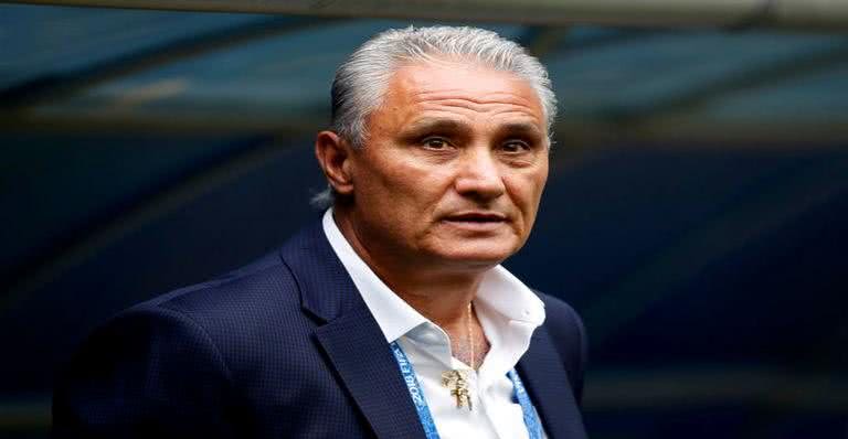 Tite cai ao comemorar gol do Brasil - Getty Images