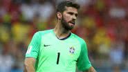 Alisson Becker é clicado de sunga com fãs em resort de luxo - Getty Images