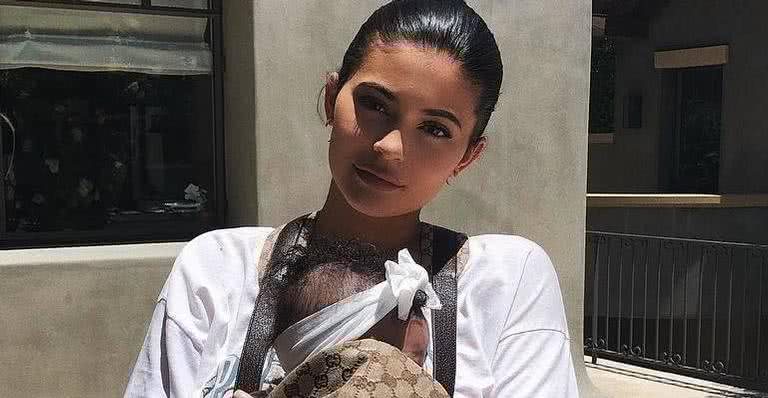 Kylie Jenner é criticada por furar orelha de filha de 5 meses - Reprodução/Instagram