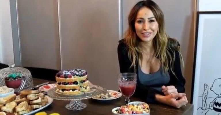 Após ganhar 11kg, Sabrina Sato diz estar se sentindo gostosa - Reprodução/Youtube