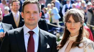 Troian Bellisario e Patrick Adams - Getty Images