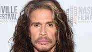 Steven Tyler empurra fã que queria tirar uma foto com ele - Getty Images