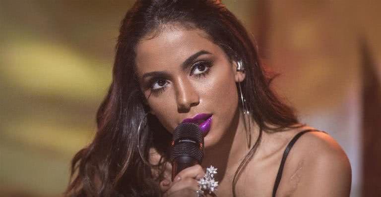 Anitta ostenta em jatinho - Globo/João Cotta