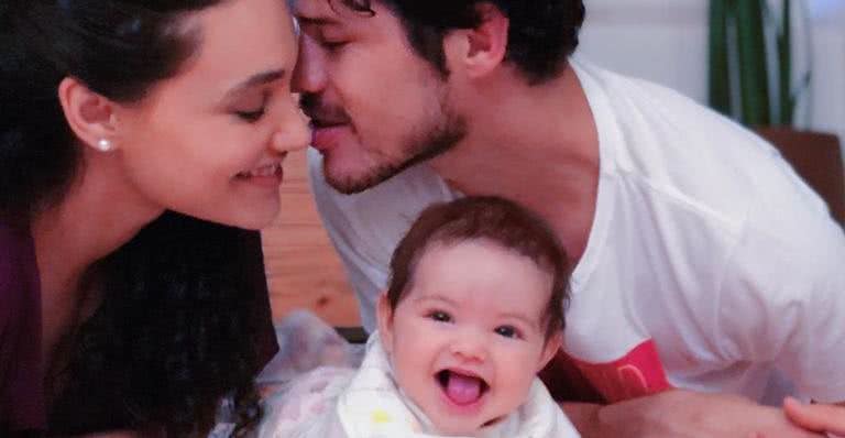 Débora Nascimento e José Loreto aparecem em retrato com a filha, Bella - Reprodução/Instagram