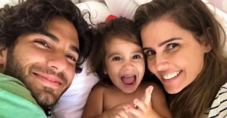 Deborah Secco, Hugo Moura e Maria Flor - Instagram/Reprodução