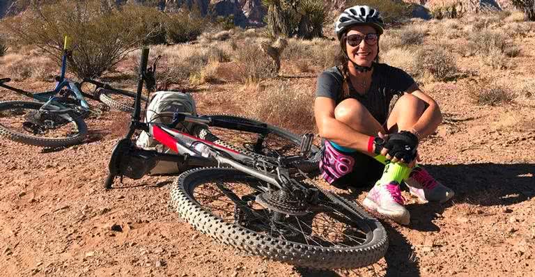 Juliana Rios relata aventura de bike no deserto de Mojave - Divulgação