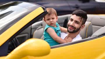 Gusttavo Lima leva o filho para passear em carro de luxo - Reprodução Instagram