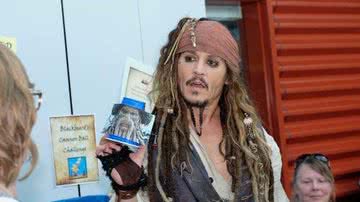 Johnny Depp como Jack Sparrow - Reprodução / Facebook