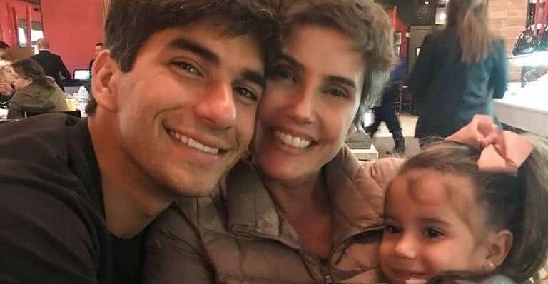 Deborah Secco, Hugo Moura e Maria Flor - Reprodução/ Instagram