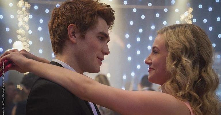 Archie Andrews e Betty Cooper - Divulgação Warner Channel