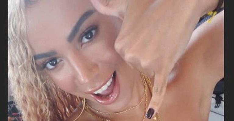 Anitta com cabelo loiro - Reprodução/Instagram