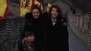 Luciana Gimenez e família na Muralha da China - Divulgação