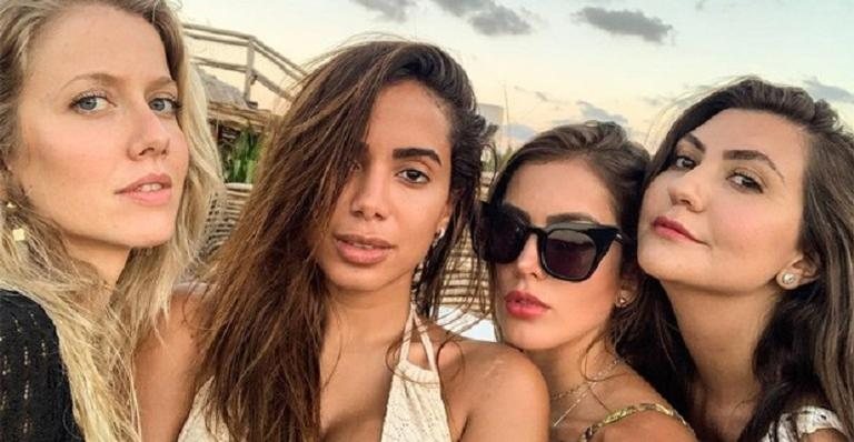 Anitta e amigas curtindo o mar do Caribe! - Instagram/Reprodução