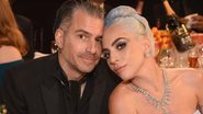 Lady Gaga e seu noivo Christian Carino. - Getty Images