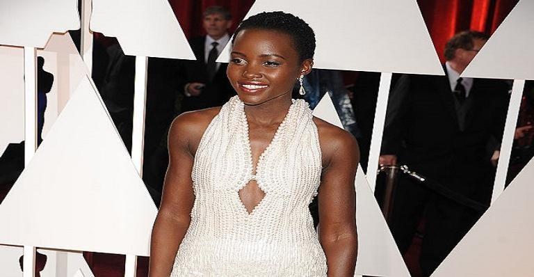 Lupita Nyong arrasou no vestido coberto de pérolas - Getty Images