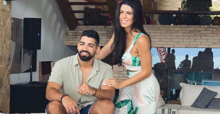 Dilsinho anuncia noivado com Beatriz Ferraz - Reprodução Instagram