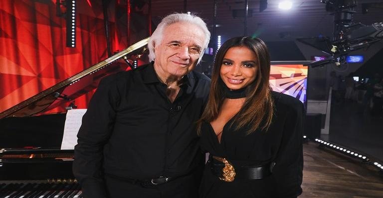 João Carlos Martins e Anitta interpretam ‘Eu sei que vou te amar’ na última apresentação do maestro ao piano - Globo/ Felipe Martini