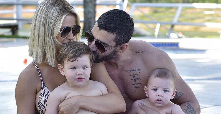 Andressa e Gusttavo com os filhos, Gabriel e Samuel - Reprodução Instagram