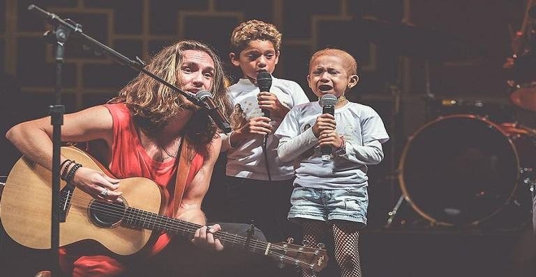 Vitor Kley com Anna Luísa e Davi - Reprodução/ Instagram